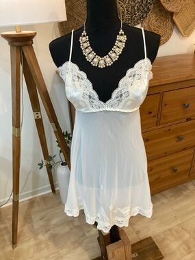 Victoria’s Secret 90’s style bridal slip/nightie